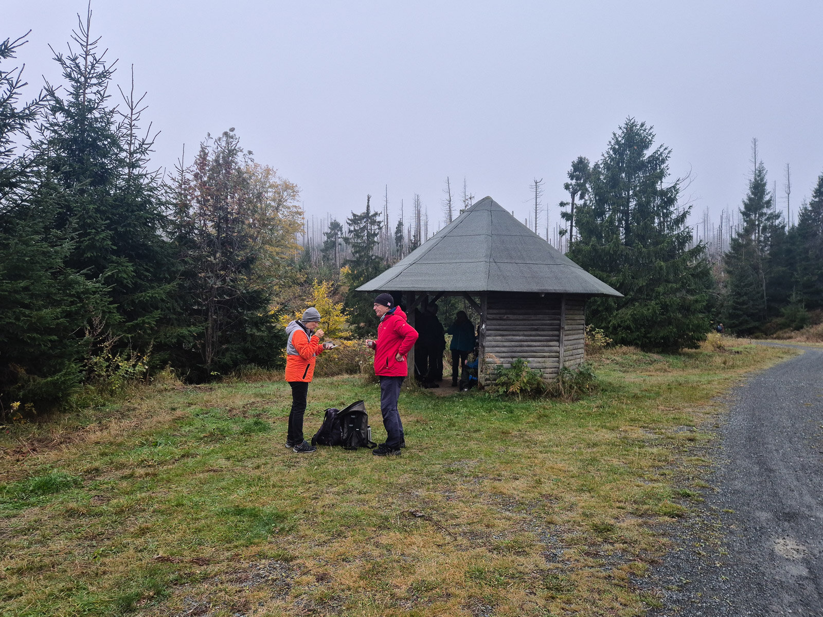 Kleine Rast an der Schutzhütte.