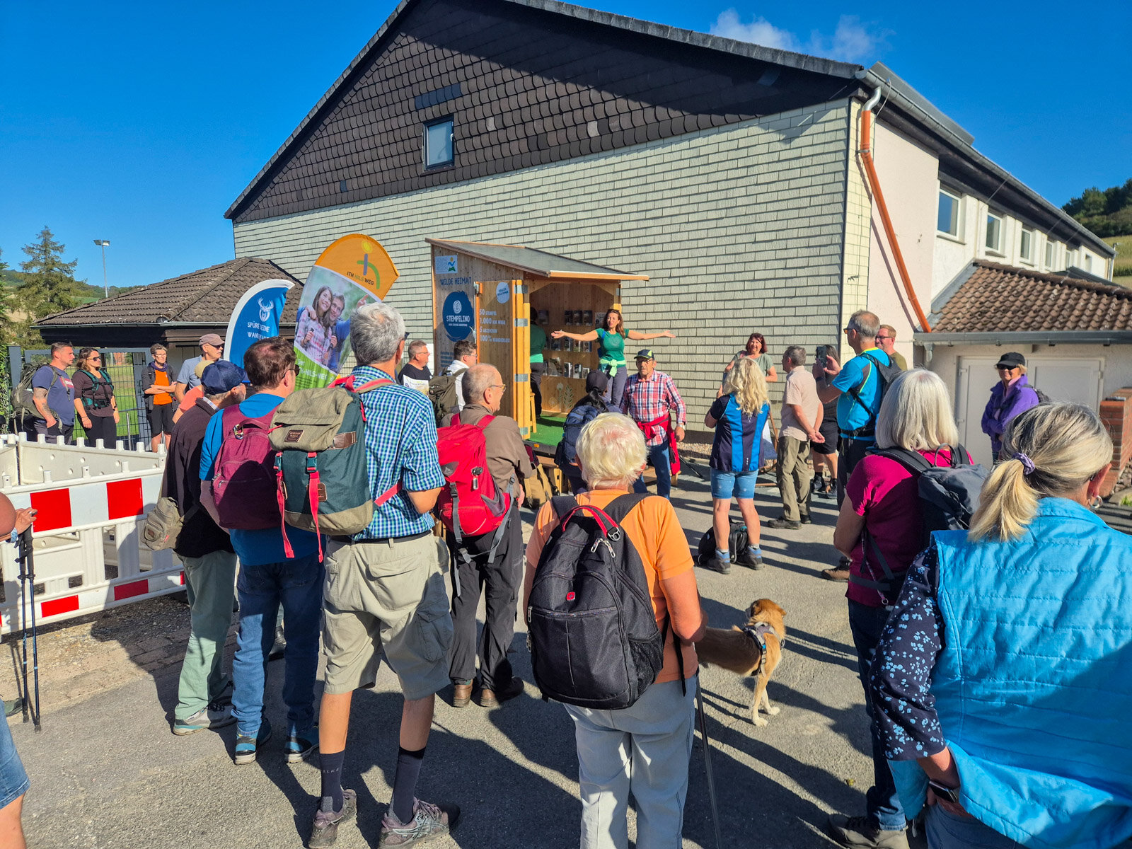 Tülay Yelken begrüßte die Teilnehmer des 7. Ith-Hils-Wandertages