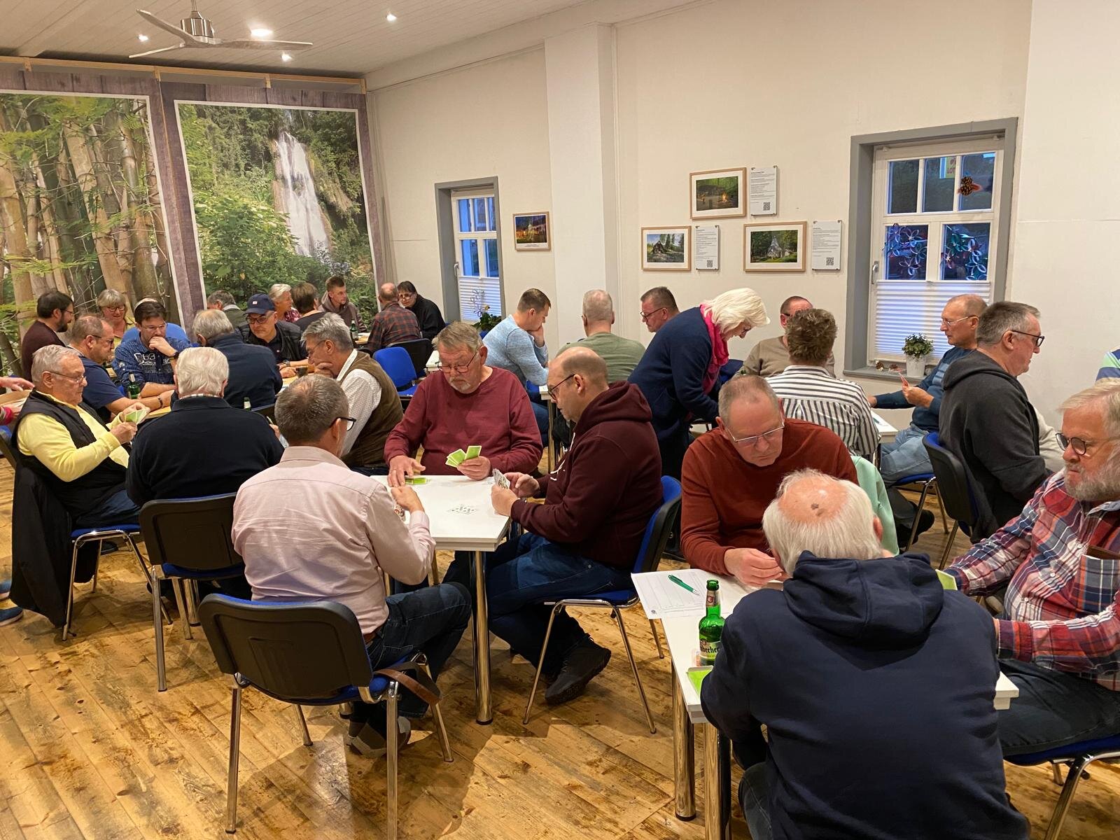 33 Teilnehmer knobelten und spielten Skat