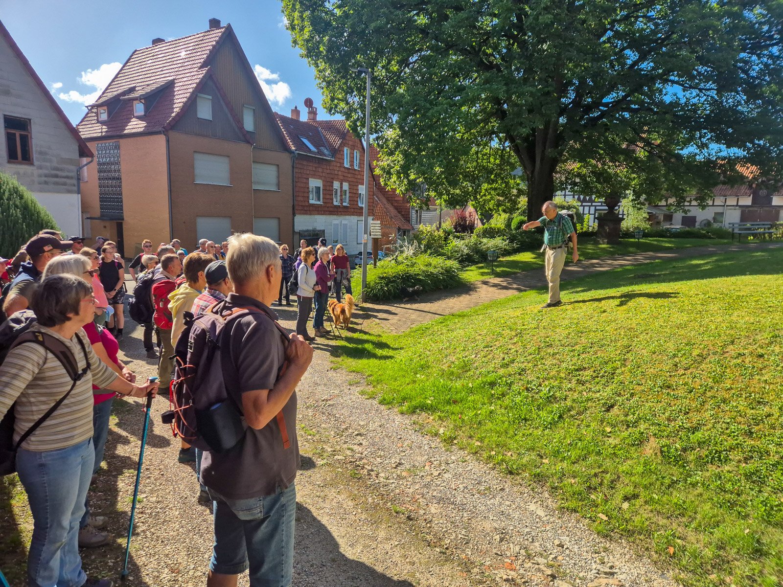 Halt an der Kaierder Kirche