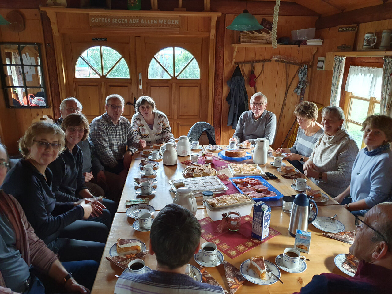 Abschluss in der Blockhütte der St. Joseph Kirche