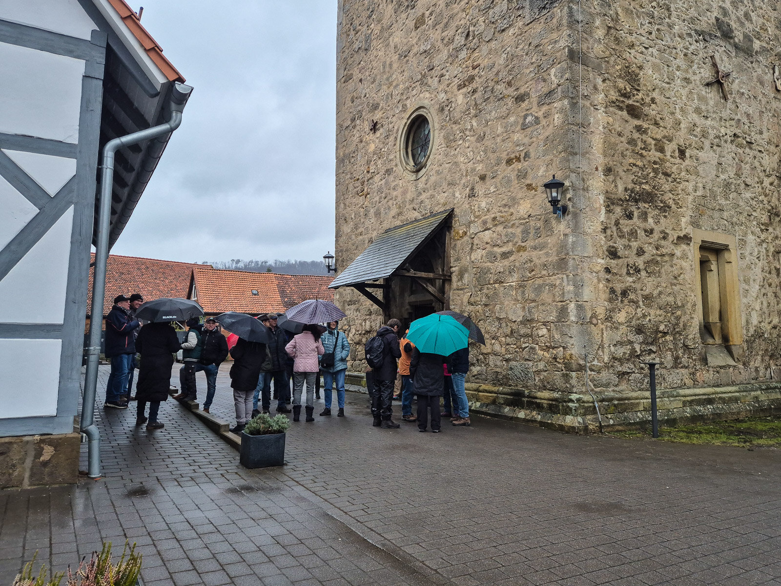 Auftakt unserer Grünkohlwanderung an der St.-Georgs-Kirche