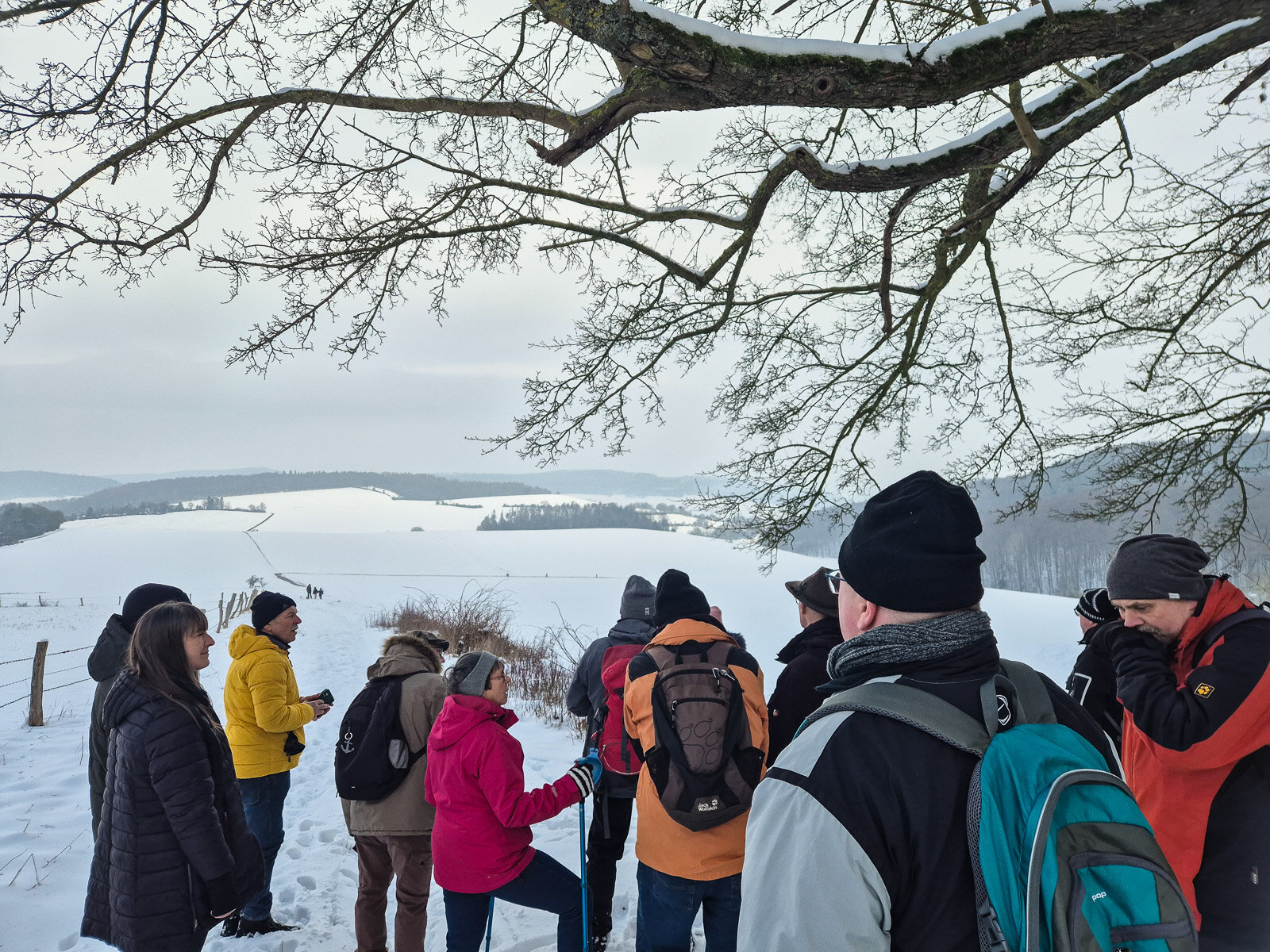 Blick über die verschneite Feldmark