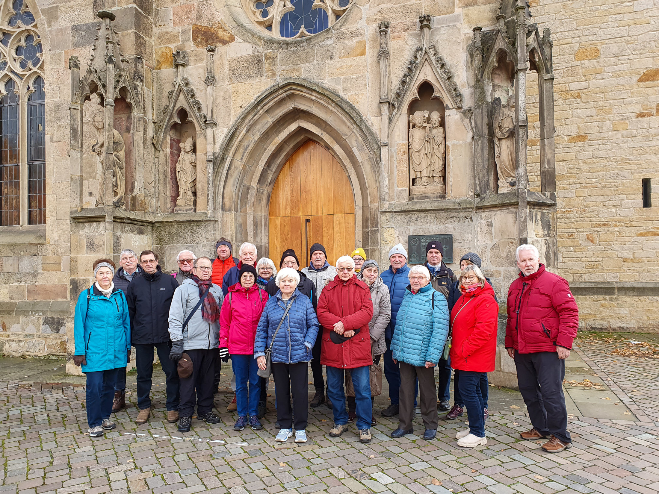 Die Wanderfreunde vor dem Dom