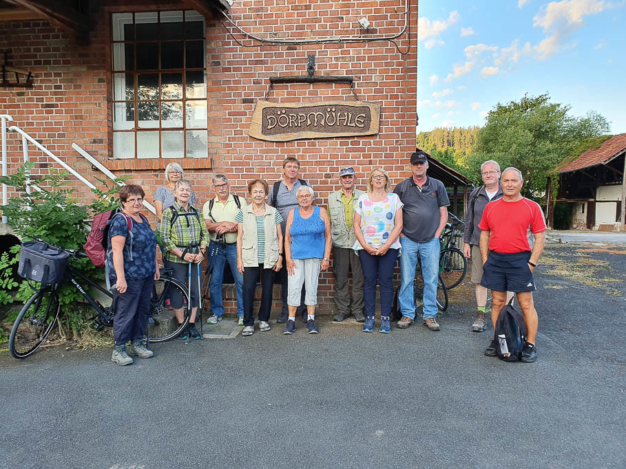 Die Wandergruppe startet um 6 Uhr an der Dörpmühle