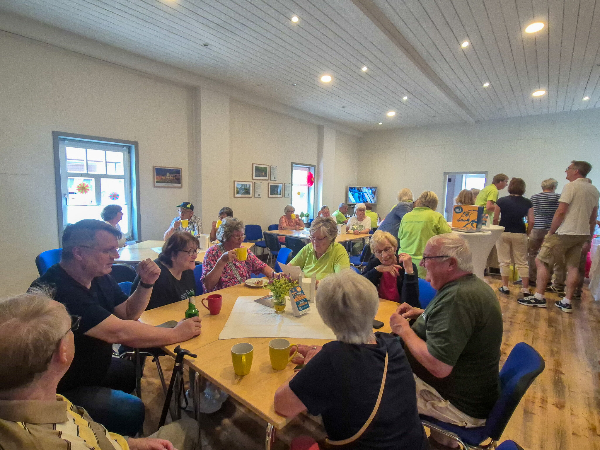 Gemütliches Kaffeetrinken im Gruppenraum