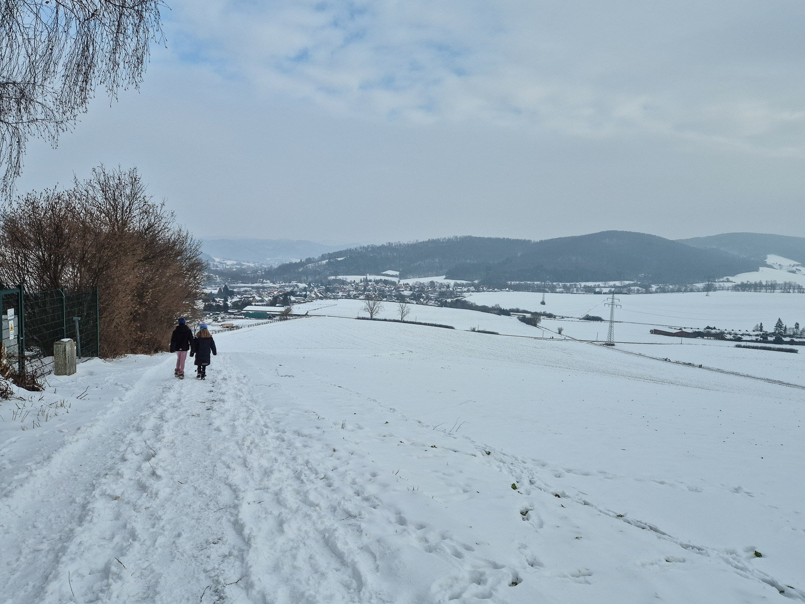 Rückweg mit Blick auf Delligsen
