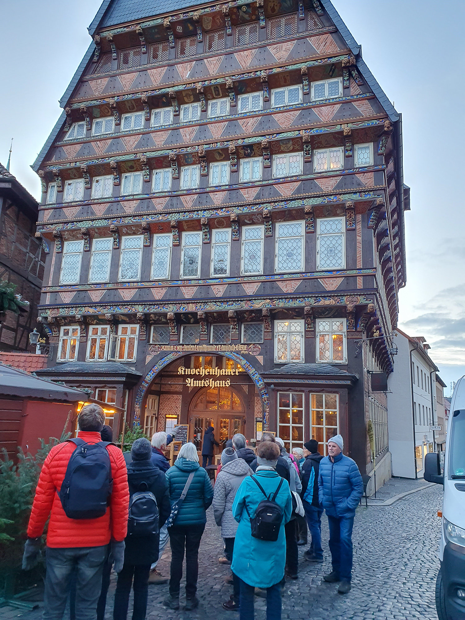 Vor dem Knochenhauer-Amtshaus