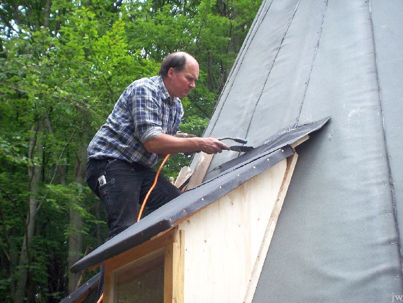 30.07.2011: Renovierung der Köhlerhütte