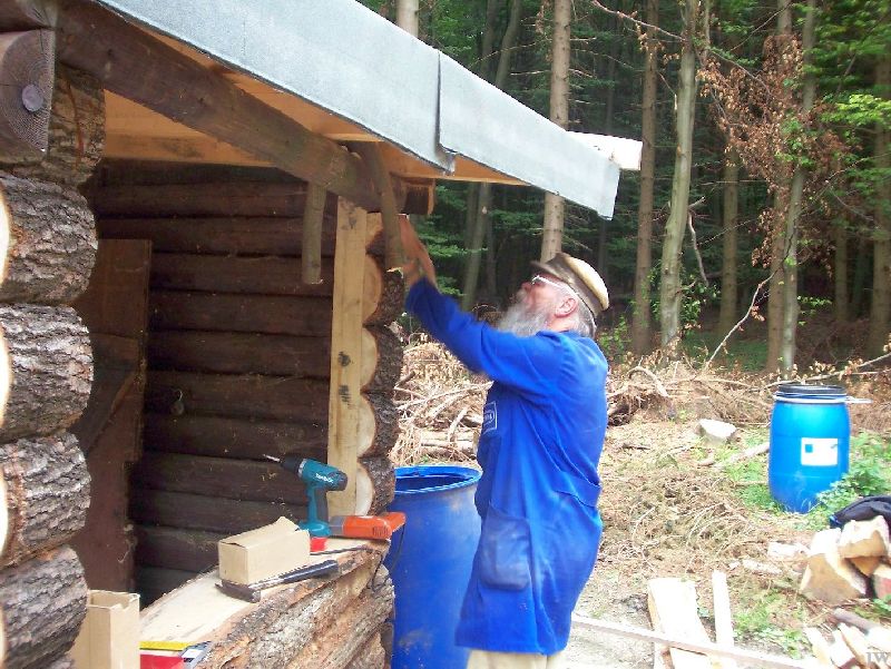 30.07.2011: Renovierung der Köhlerhütte