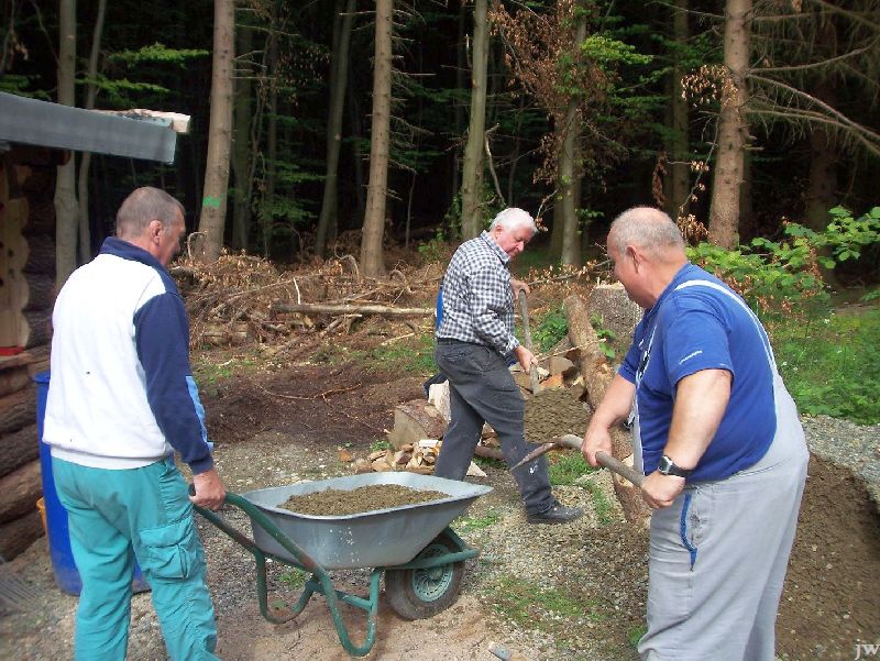 30.07.2011: Renovierung der Köhlerhütte