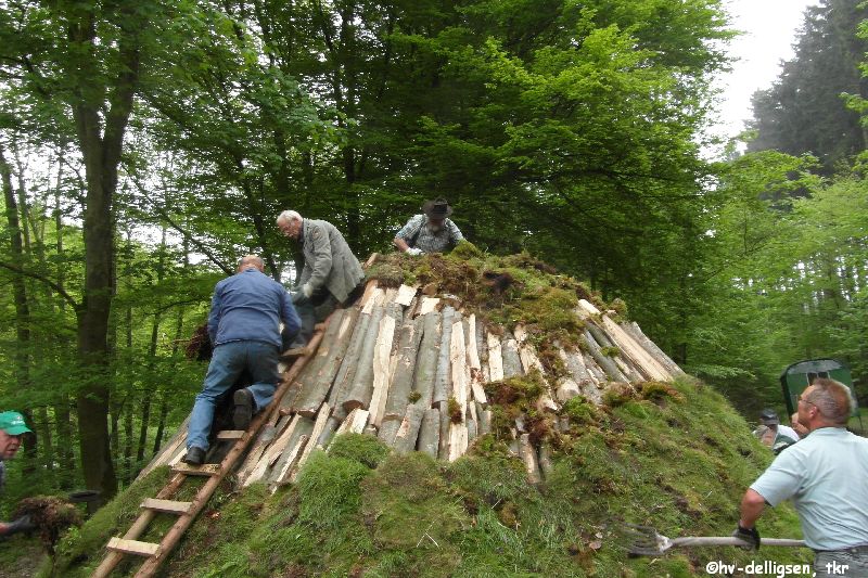 05.2013: Aufbau für das Meilerfest