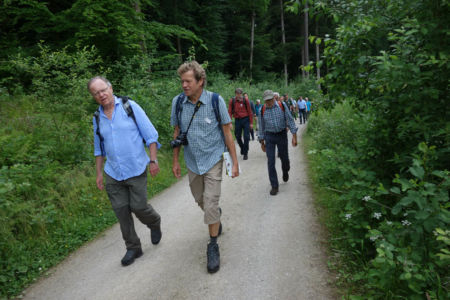 ...plaudernt unterwegs auf dem Ith-Hils-Weg