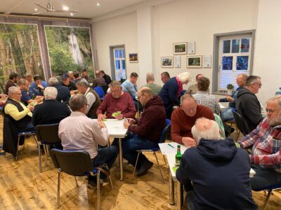 33 Teilnehmer knobelten und spielten Skat