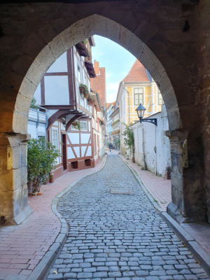 Blick durch das Tor vom Kehrwiederturm