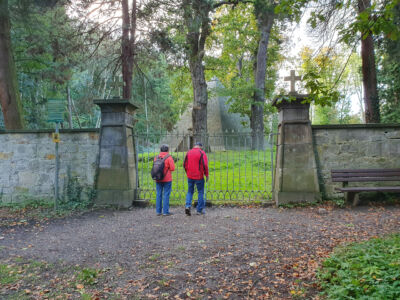 Der Eingang zum Mausoleum