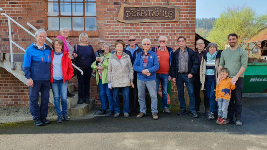 Die Wandergruppe vor der Dörpmühle