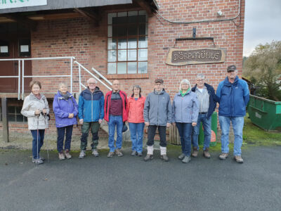 Die Wandergruppe vor der Dörpmühle