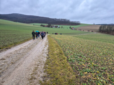 Im Nieselregen durch die Feldmark