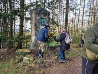 Kranzniederlegung am Wilhelm Raabe Gedenkstein