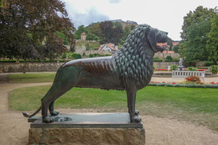 Nachbildung vom Braunschweiger Löwen vor dem kleinen Schloss