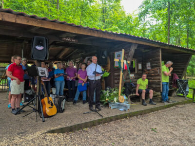 Pastor Bernd Kuchmetzki gestaltete die Waldandacht.