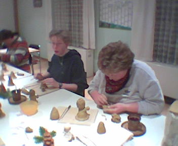 12.11.2004: Basteln mit Ton beim Klönabend