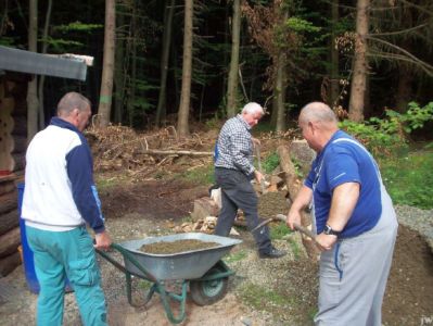 30.07.2011: Renovierung der Köhlerhütte