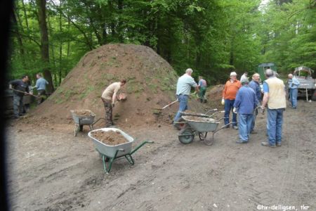 05.2013: Aufbau für das Meilerfest